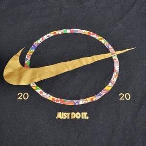 The Nike World Cup Graphic Tee SS Black "Just Do It 2020" - Size XL